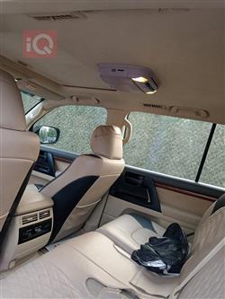 تۆیۆتا لاند کروزەر